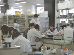 BIO20160226中央実験室の様子